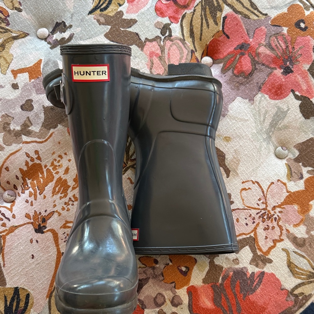 Hunter Gray Glossy Rain Boots